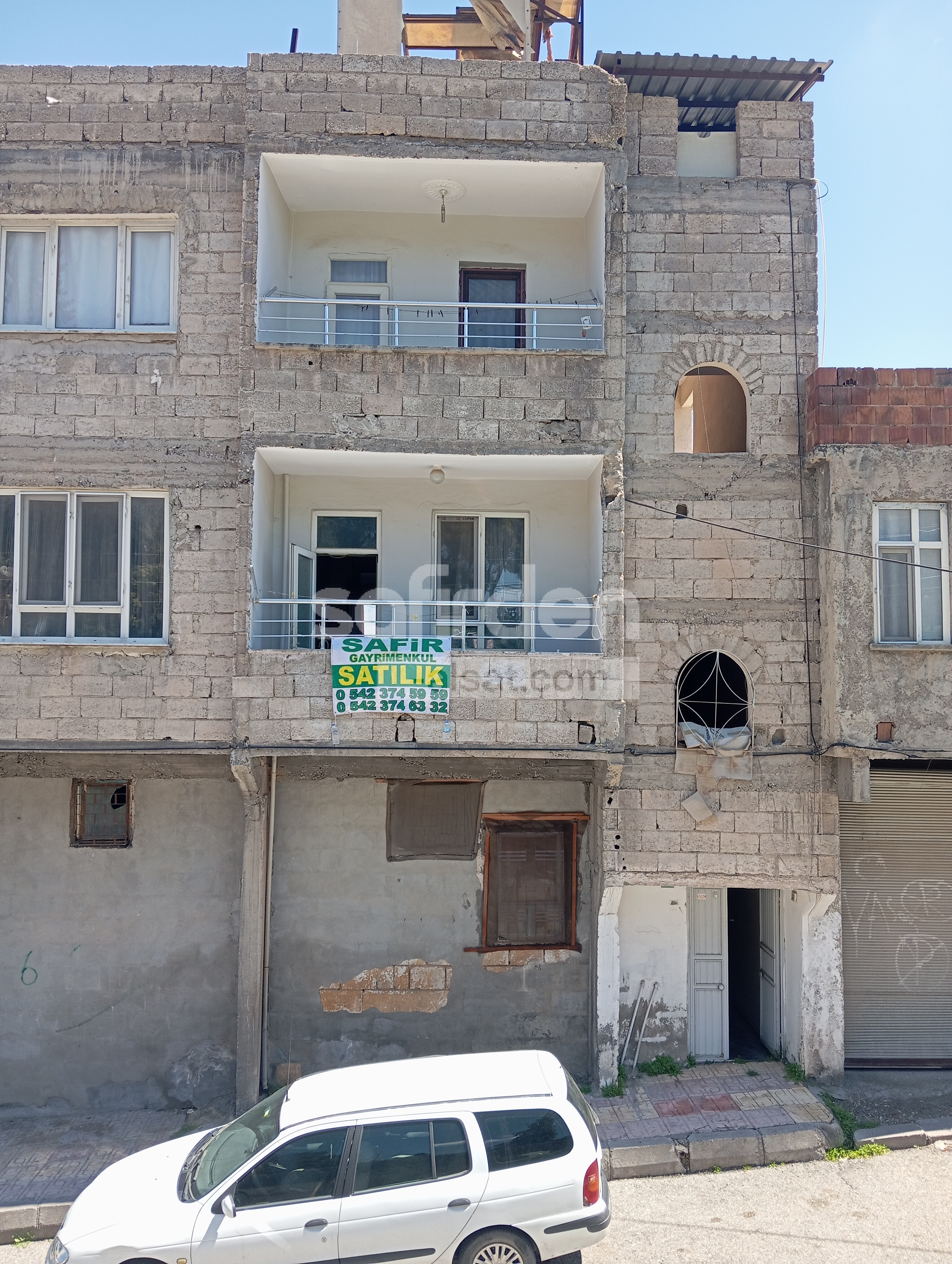 SATILIK 3 KATLI EVCEVAHİR KONUKEVİN YÜKARISINDA